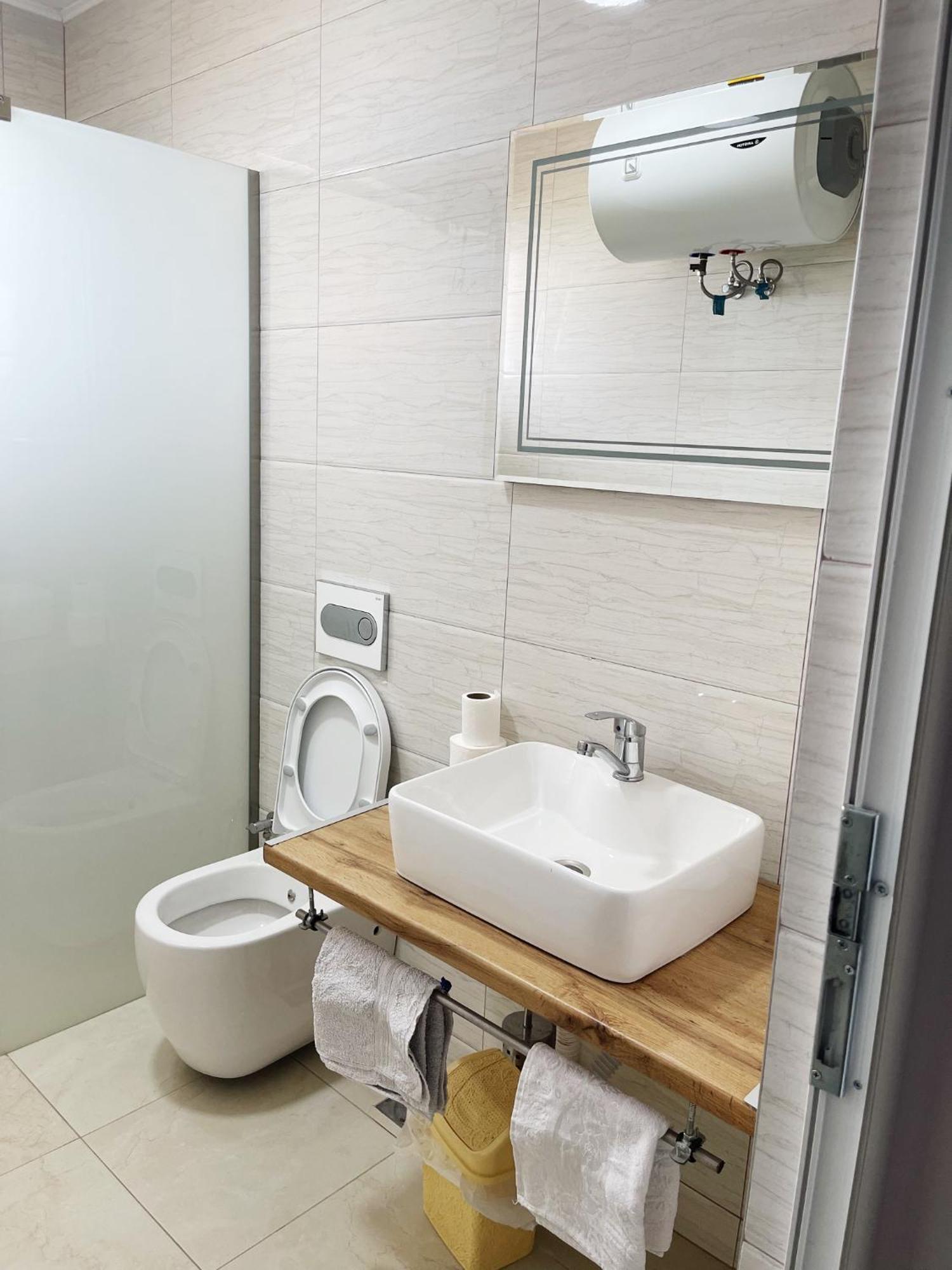Infinity Plaza Hotel Gjakova Extérieur photo