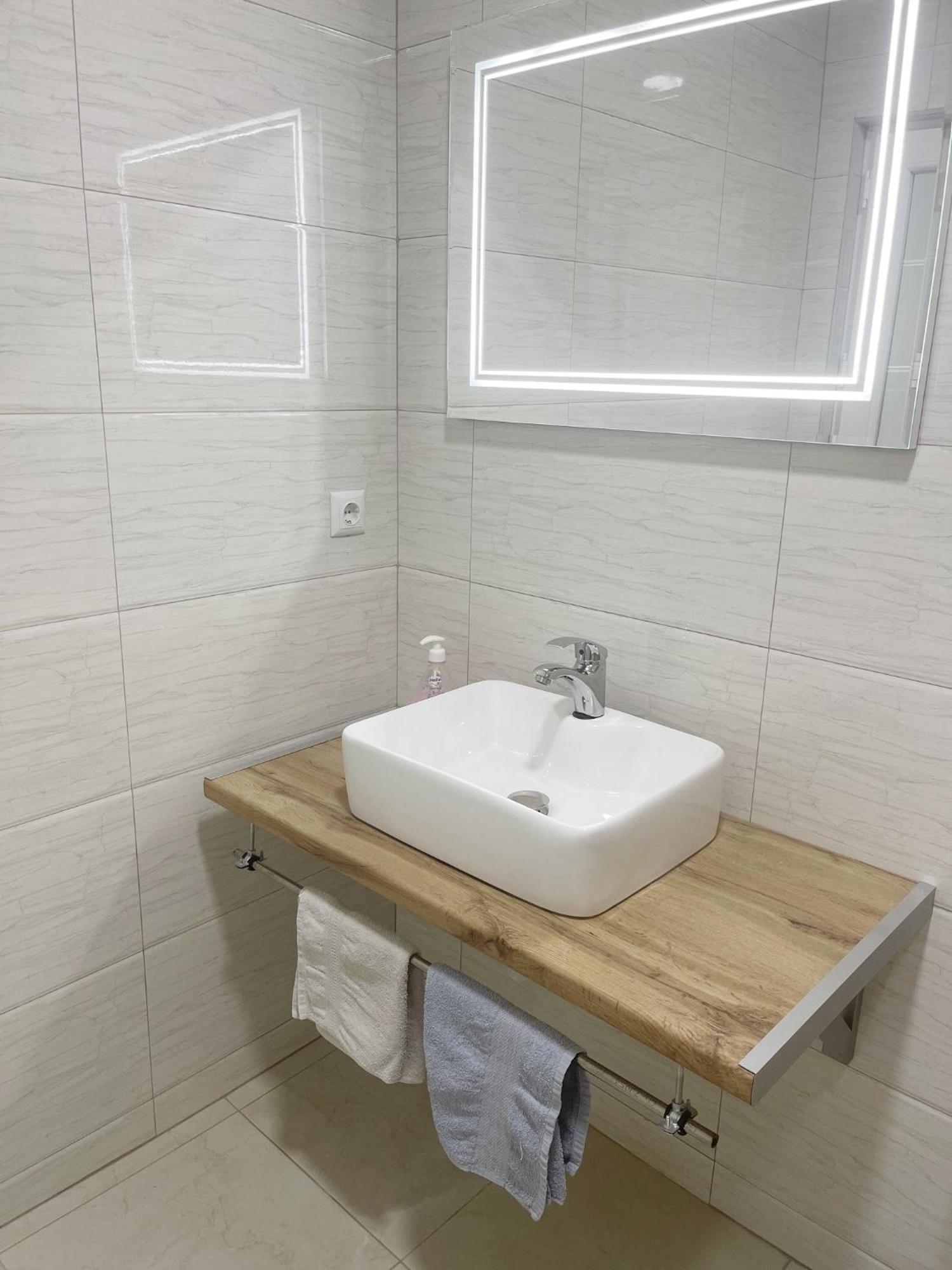 Infinity Plaza Hotel Gjakova Extérieur photo