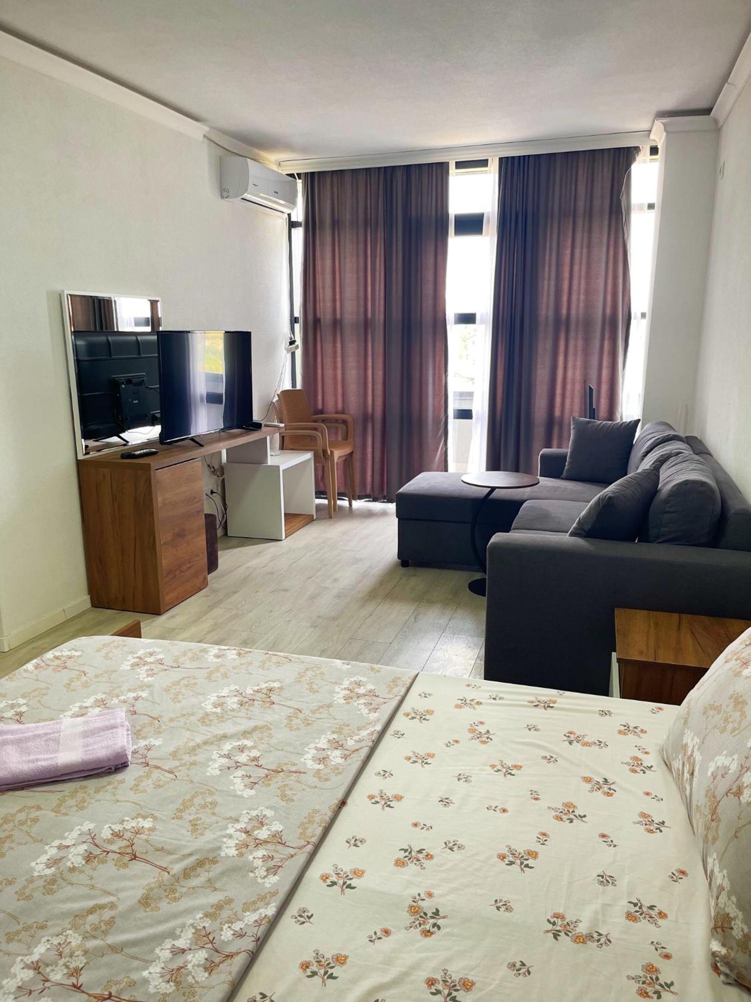 Infinity Plaza Hotel Gjakova Extérieur photo