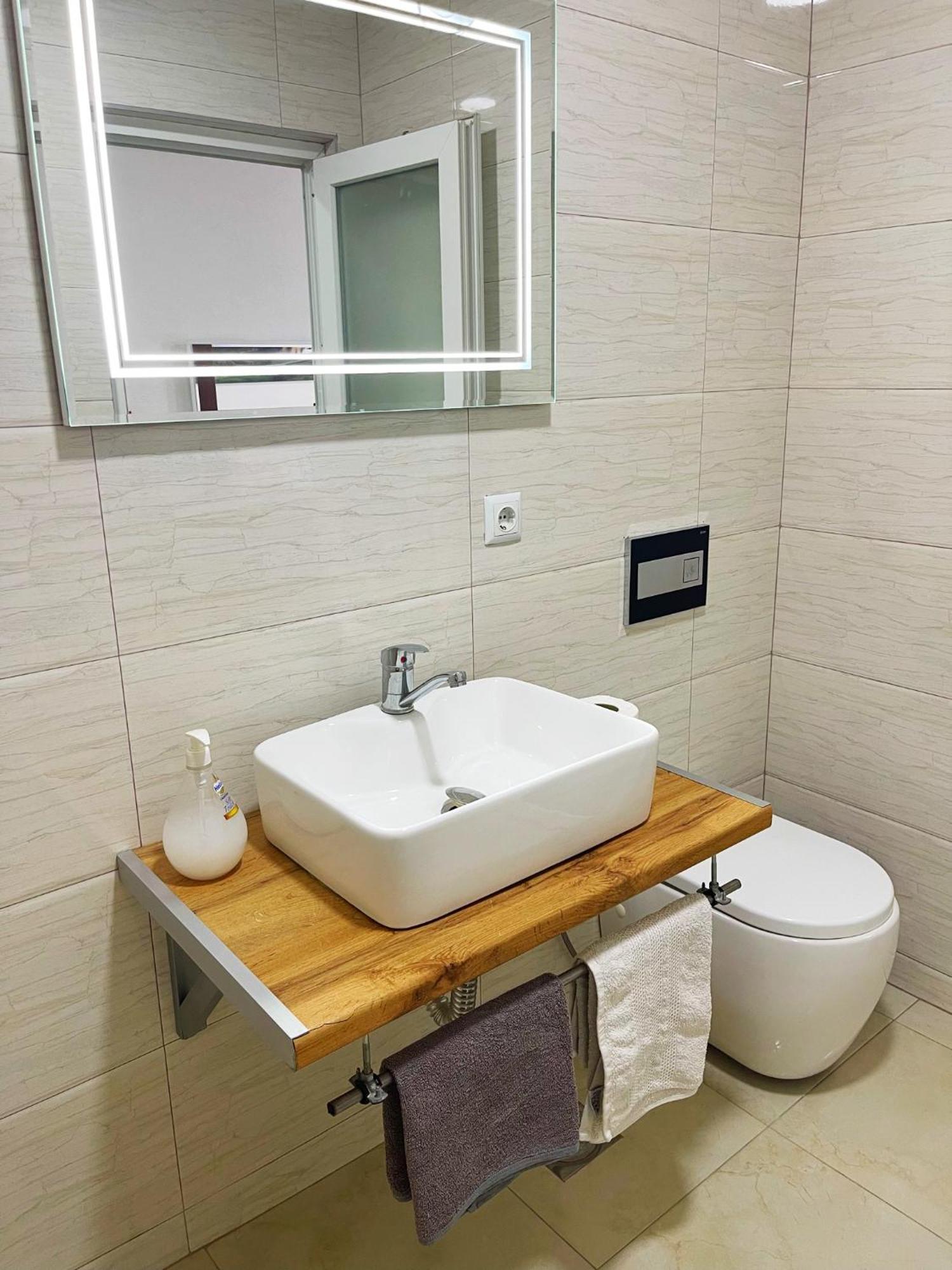 Infinity Plaza Hotel Gjakova Extérieur photo